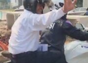 Tak Ingin Terlambat Rapat Terbatas, Mentan Kendarai Motor