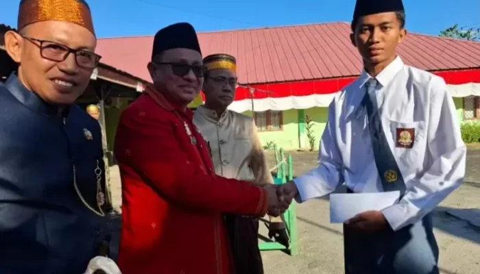 Siswa MA Pesantren An Nur Tompobulu Raih Juara Dua KSM Tingkat Provinsi, Hadiah dari Kemenag Diserahkan di Upacara Peringatan Hari Kemeedekaan ke 79