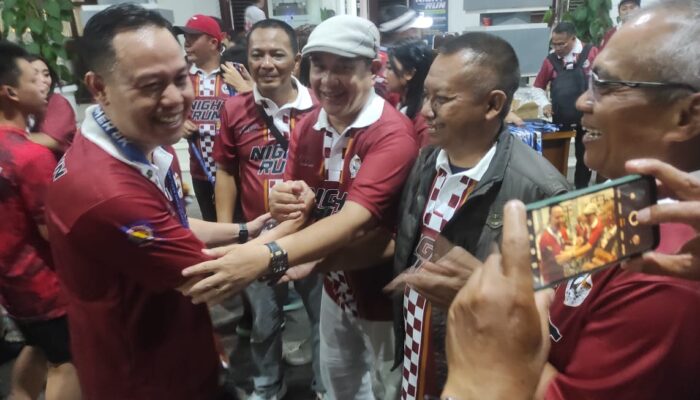 Ketum PWI Pusat Zulmansyah Sambut Pelari SIWO PWI Malang Raya Night Run