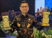 Taruna Ikrar, Kepala BPOM RI Dianugerahi Top Leader on Digital implementation 2024