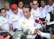 Mentan Amran Bagikan Sajadah dan Tikus ke Staf pada Peringatan Hari Antikorupsi