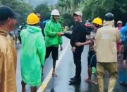 Cuaca Ekstrem, Mentan Terobos Banjir dan Longsor Setelah Pantau Langsung Kondisi Pertanian pada Musim Hujan di Bone