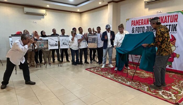 Keren! Puluhan Foto dan Karikatur Terbaik Karya Insan Pers Dipamerkan di HPN 2025 Riau