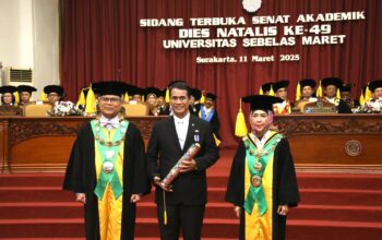 Mentan Terharu Raih Penghargaan UNS, Teringat Didikan Ibunda