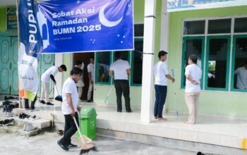“Sobat Aksi Ramadan” Pupuk Indonesia Bersih-bersih Ponpes di Demak