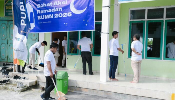 “Sobat Aksi Ramadan” Pupuk Indonesia Bersih-bersih Ponpes di Demak