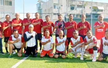 Ngabuburit Jelang Buka Puasa Ramadan, Gubernur Kaltara dan IKA SMANSA 82 Bermain Sepak Bola Mini Soccer