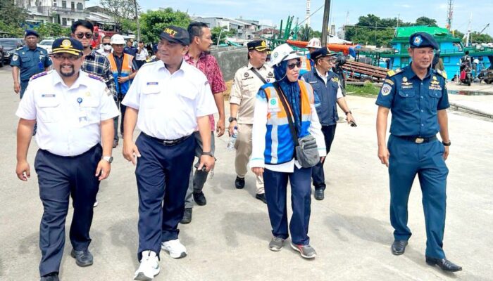 Perempuan dan Pelabuhan: Harmoni di Tengah Kontradiksi