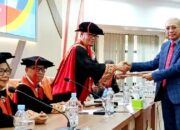 Azhary Sirajuddin Raih Doktor Administrasi Publik dengan Hasil Yudisium “Sangat Memuaskan”, Gubernur Kaltara Hadir Sebagai Penguji Eksternal