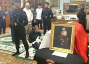 Berduka Wafatnya Jusuf Manggabarani, Mentan Amran Melayat Tengah Malam