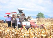 Produksi Beras-Jagung Melimpah, Presiden Prabowo Bersyukur Didampingi Tokoh Patriotik Seperti Mentan Amran