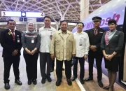 Kembali Naik Whoosh, Presiden Prabowo Akhiri Kunjungan Kerja di Jawa Barat dengan Hangatnya Sapaan Masyarakat