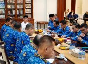 Pukul 6 Pagi, Mentan/Kepala Bapanas Amran Pimpin Rapat Penyaluran Bantuan Pangan untuk Bencana Aceh, Sumut, dan Sumbar
