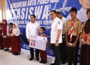 Wali Kota Parepare Salurkan BSM dan Beasiswa Berprestasi, Dorong Generasi Muda Raih Masa Depan Gemilang