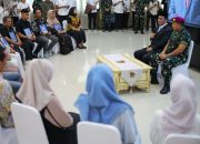 Mentan Amran Tunjukkan Kepedulian, Serahkan Santunan untuk Keluarga Prajurit Marinir yang Gugur