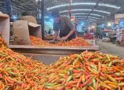 Stabilkan Harga, Kementan Kembali Guyur 1,7 Ton Cabai Rawit Merah ke Pasar Induk Kramat Jati