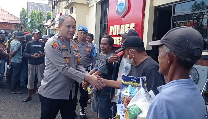 Polres Parepare – Baznas Kolaborasi Salurkan Zakat Fitrah Personel kepada Warga Layak Terima