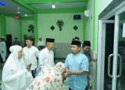 Didampingi Ketua PKK, Tasming Hamid Salurkan Bantuan Pembangunan Masjid saat Safari Ramadan