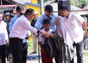 Bawa Harapan di Lokasi Terdampak Bencana, Mentan Amran Beri Rp1 Miliar untuk Anak Yatim dan Janda