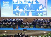 Mentan Amran Bersama Mahasiswa, Guru Besar, dan Pakar Pertanian Tinjau Gudang Bulog Jawa Timur: Hasilnya Luar Biasa!
