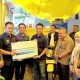 TPK New Makassar Menyerahkan Bantuan Armada Angkutan Sampah Motor Tiga Roda ke Kelurahan Buloa