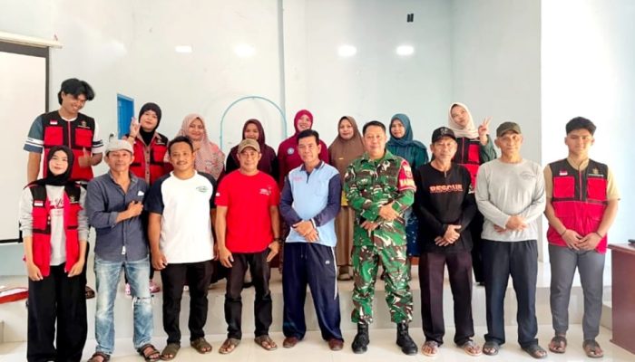 Ciptakan Desa Adaptif Iklim, Mahasiswa KKN Unhas Latih Warga Benteng Gajah Buat Spray Alami dan Kompos Feses Sapi