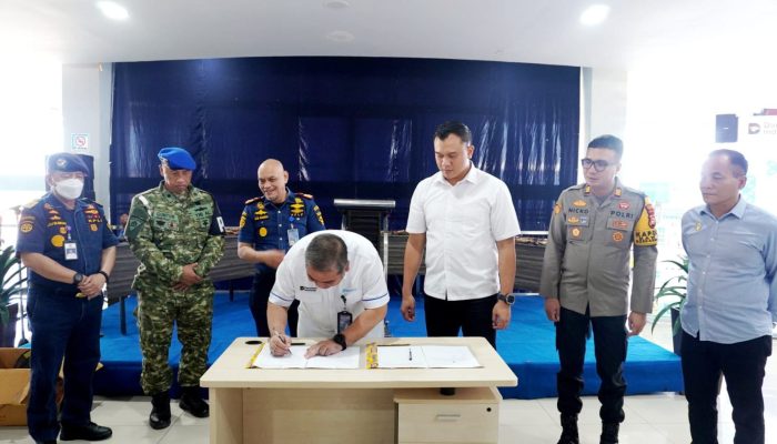 387 Senjata Tajam Hasil X-Ray Diserahkan Pelindo Regional 4 Makassar ke Polres Pelabuhan