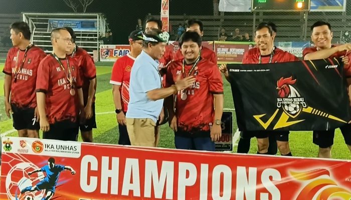 Piala Bergilir Ketum Andi Amran Sulaiman Diraih IKA Unhas Bulungan 1 di Tanjung Selor